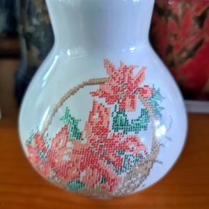 Anchor Hocking 4 inch vase. Geometrical pattern of basket with flowers